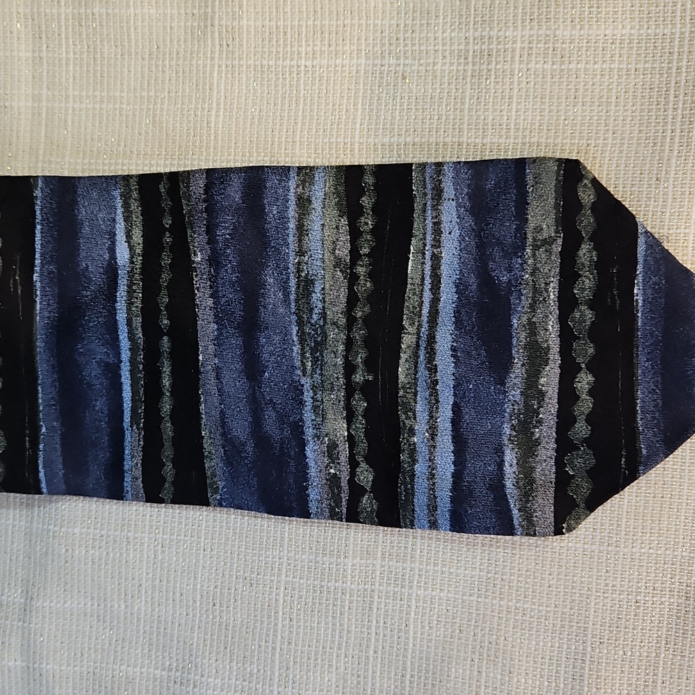 Pastime by Arrow 100% silk Men's Blue Striped Tie